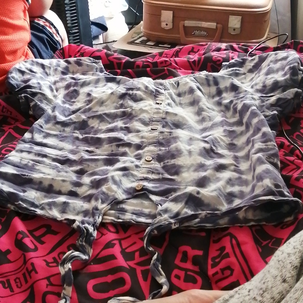 White and purple top that ties at the bottom